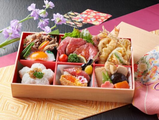 下田の宅配【お持ち帰り用　折詰箱会席】